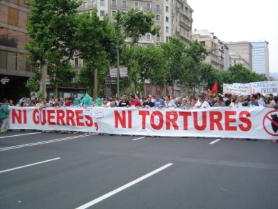 mani contra la guerra i les tortures