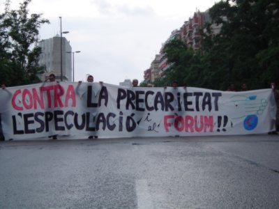 mani contra el Fòrum i la precarietat